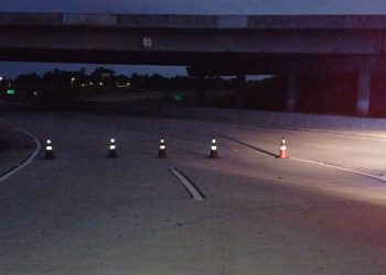 Alça de acesso à BR-304 é interditada após tombamento de carreta em Macaíba