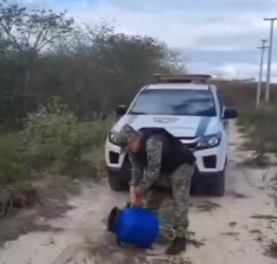 Pelotão de Ação Ambiental realiza soltura de gambá após resgate em Mossoró