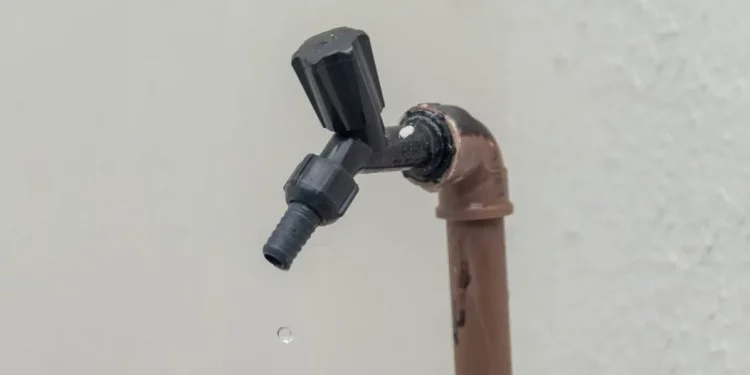 Conserto de vazamento em reservatório de Areia Branca deve ser concluído na tarde desta segunda (7)