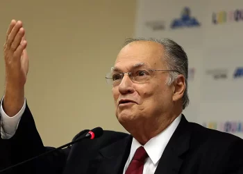 ACJUS promove fórum com presença do ex-ministro Roberto Freire