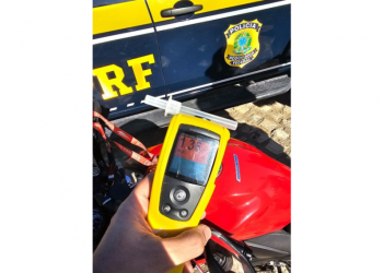 Condutor embriagado é preso enquanto ziguezagueava moto na BR-304, em Mossoró