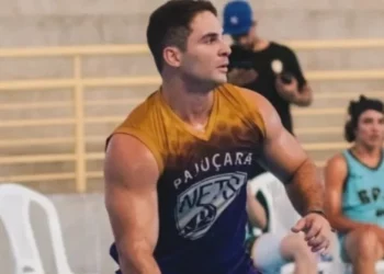 Preso por agredir ex-namorada com 60 socos, ex-jogador denuncia ter sido espancado por agentes penitenciários