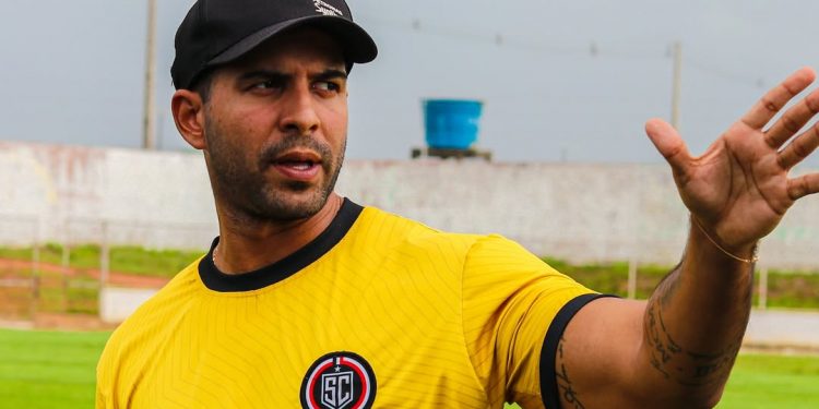 Baraúnas anuncia contratação do técnico Eugênio Gomes