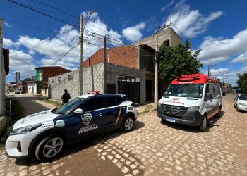 Homem é assassinado a facadas no bairro Ouro Negro