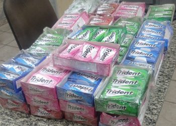 Jovens são presas após furto de caixas de chicletes em supermercado de Mossoró