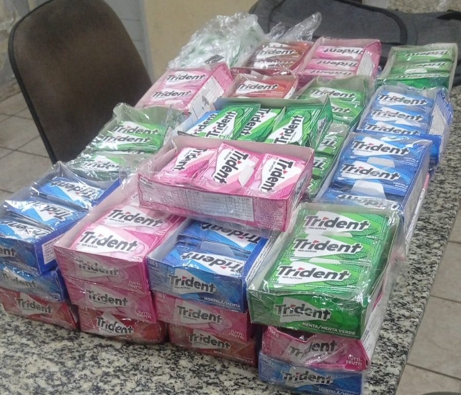Jovens são presas após furto de caixas de chicletes em supermercado de Mossoró