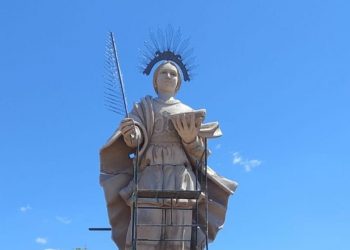 Montagem da estátua de Santa Luzia é concluída no Museu do Sertão de Mossoró