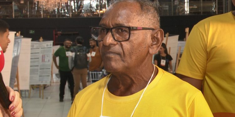 Aos 57 anos, aluno do EJA reencontra os estudos e apresenta na Feira de Ciências da 12ª Direc