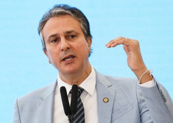 Ministro da Educação, Camilo Santana, participa da celebração dos 20 anos da Ufersa nesta sexta-feira