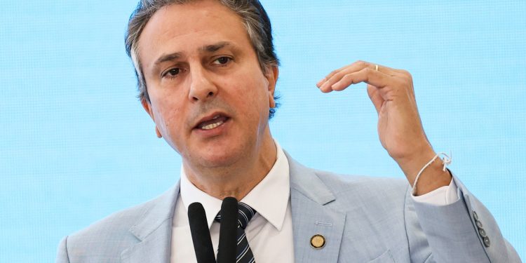 Ministro da Educação, Camilo Santana, participa da celebração dos 20 anos da Ufersa nesta sexta-feira