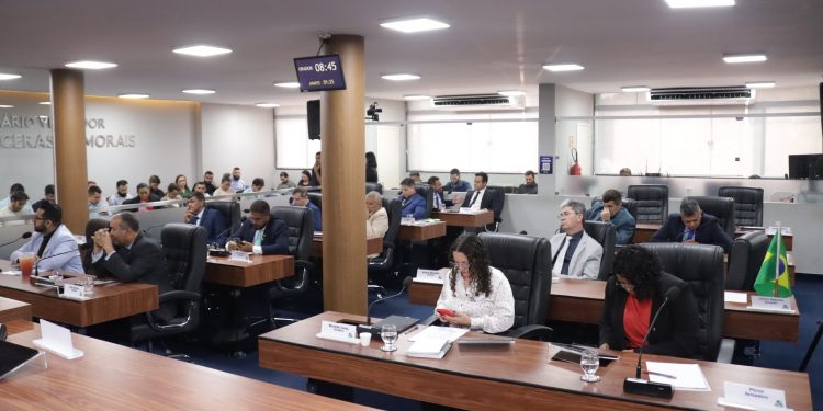 Câmara de Mossoró recebe projetos da Lei Orçamentária Anual e do Plano Plurianual