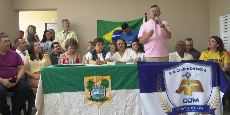 Em Mossoró, Fátima Bezerra realiza entrega de reformas de escolas e visita obras do Eliseu Viana