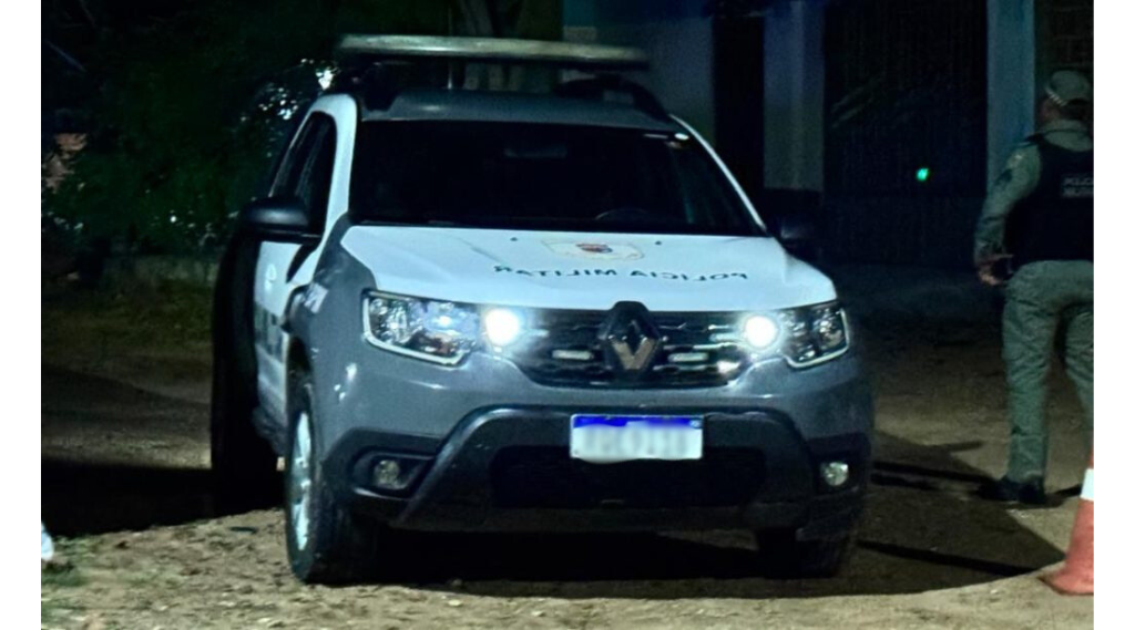 Criminosos invadem casa durante madrugada e atiram contra jovem em Tibau