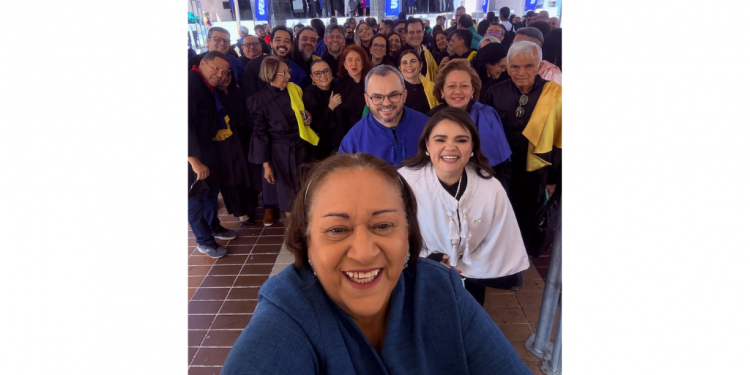 Governadora encerra agenda em Mossoró na Assembleia da Uern
