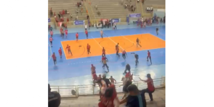 Briga entre torcidas interrompe jogo de futsal em Mossoró por 45 minutos