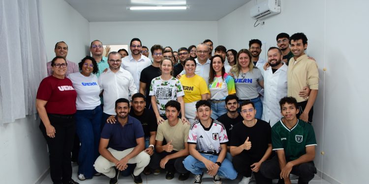 Uern recebe equipamentos para ensino, pesquisa e extensão