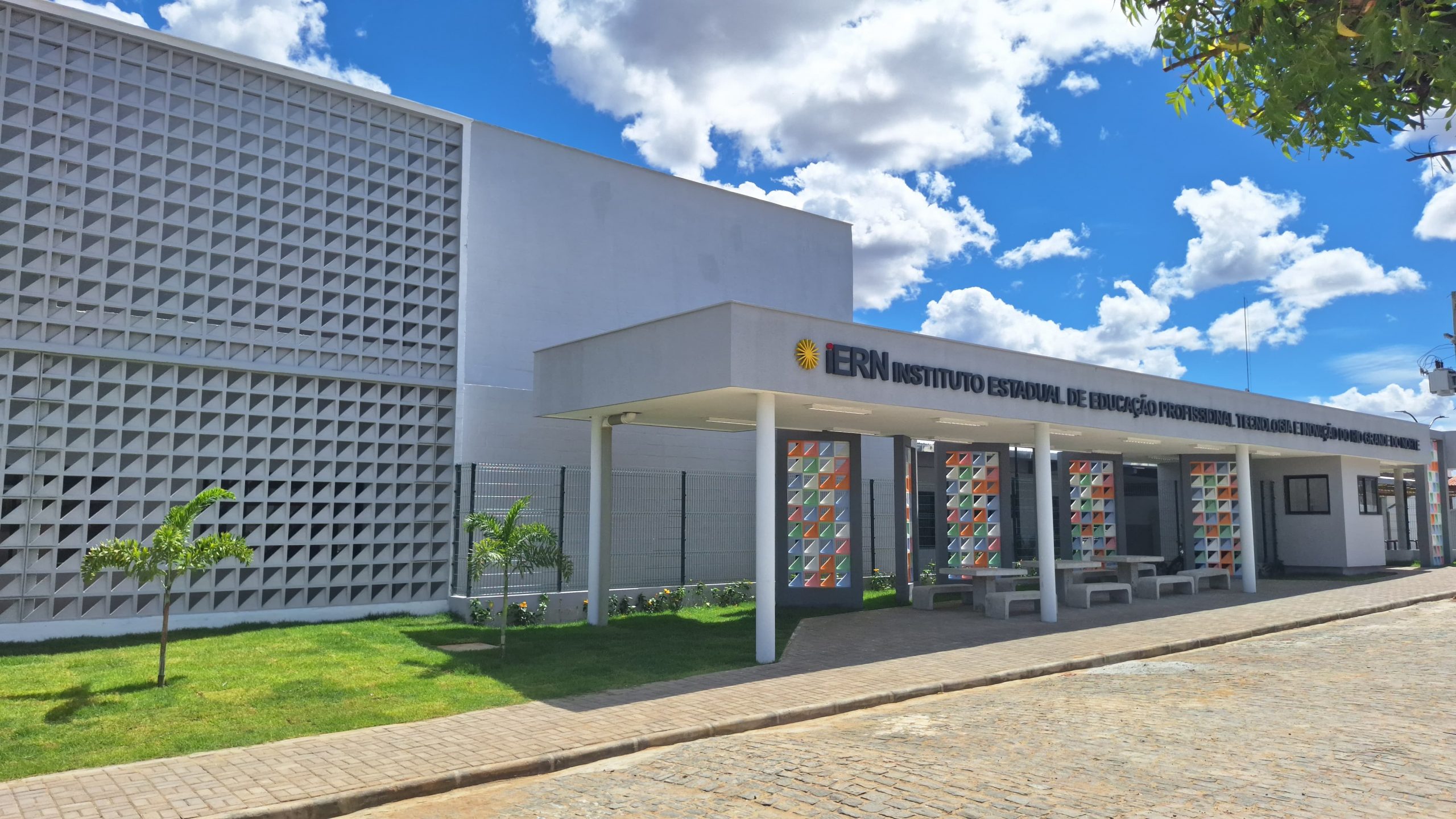 Governadora assina ordem de serviço para construção do IERN de Mossoró
