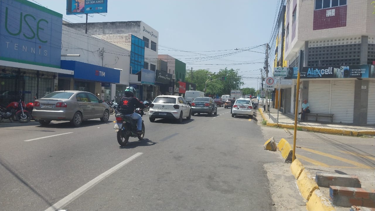 Rua Alfredo Fernandes, no Centro, é interditada para obras da Caern a partir das 14h