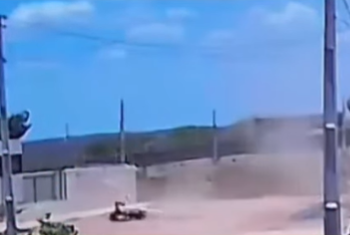 Motociclista morre ao ser atingido por placa de obra lançada por ventania em Assú