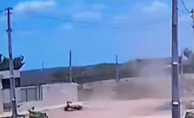 Motociclista morre ao ser atingido por placa de obra lançada por ventania em Assú