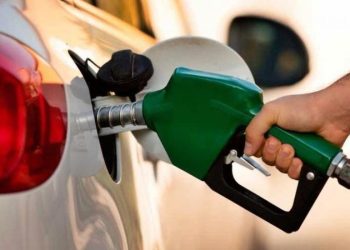 Petrobras anuncia redução no preço da gasolina para distribuidoras