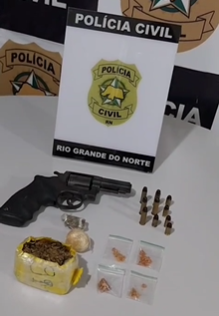 Polícia Civil prende suspeitos de homicídio e apreende armas, munições e drogas em Assú