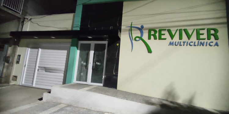 Criminosos atiram em casa de vereadora em Caraúbas