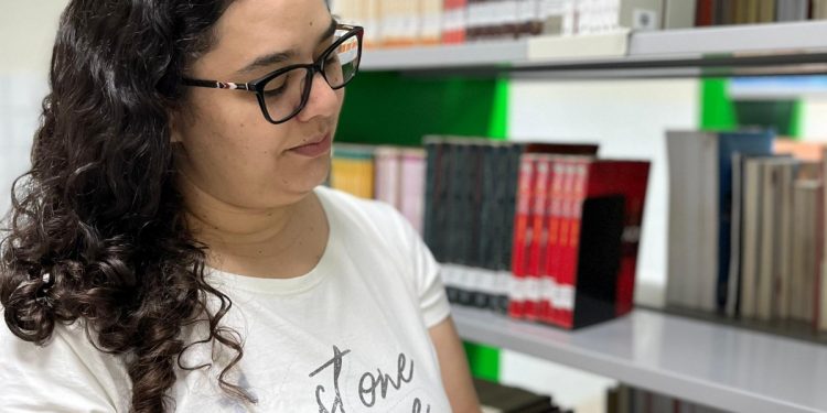 Professora do IFRN Mossoró é semifinalista de concurso literário nacional promovido pelo TikTok