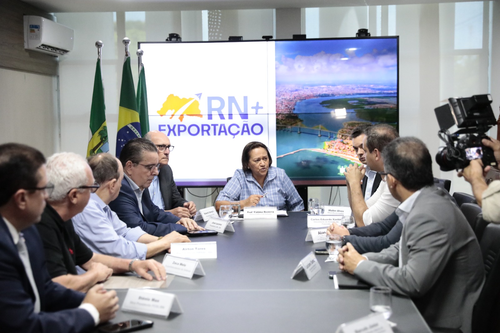 Governo do Estado lança programa para ampliar exportações de empresas locais