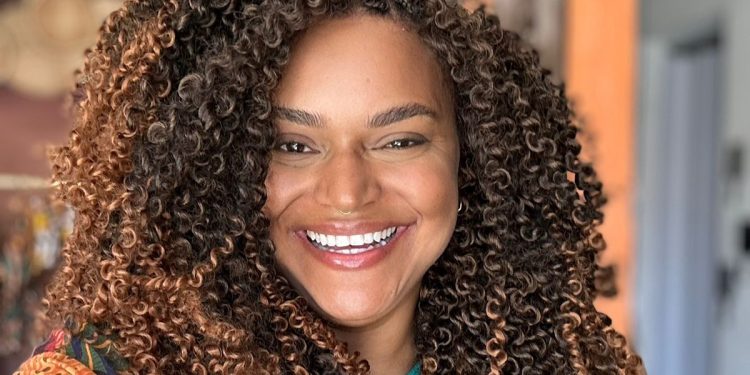 Trancista mossoroense Gracy Karen é finalista do Prêmio Inspirar 2025