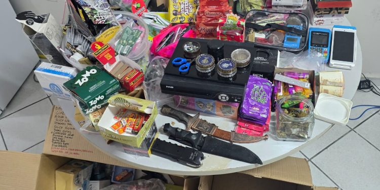 Polícia Civil prende suspeito de comercializar drogas por delivery em embalagens de doces