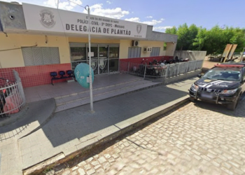 Mulher é conduzida à delegacia por suspeita de agressão à filha adolescente em Mossoró