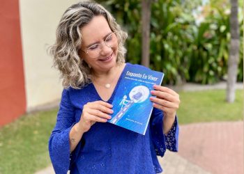 Jornalista Emanuela de Sousa lança Enquanto Eu Viver, livro-reportagem sobre o autismo
