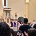 Candidatos do Enem recebem bênção das canetas na Catedral de Santa Luzia nesta sexta