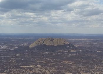 Mulher é resgatada de helicóptero após acidente em trilha na Serra do Ereré