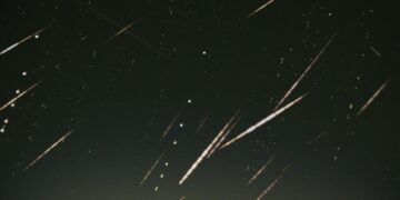 Chuvas de meteoros em 2026 prometem espetáculo raro no céu brasileiro