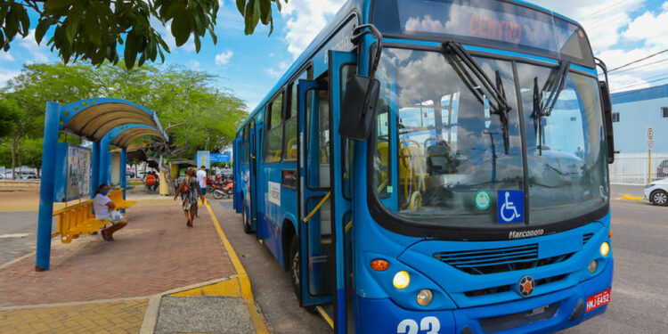 Mossoró contará com transporte público gratuito para a procissão de Santa Luzia neste sábado (13)