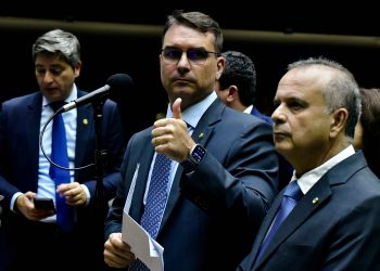 Senador Rogério Marinho manifesta apoio a Flávio Bolsonaro para disputa pela presidência em 2026