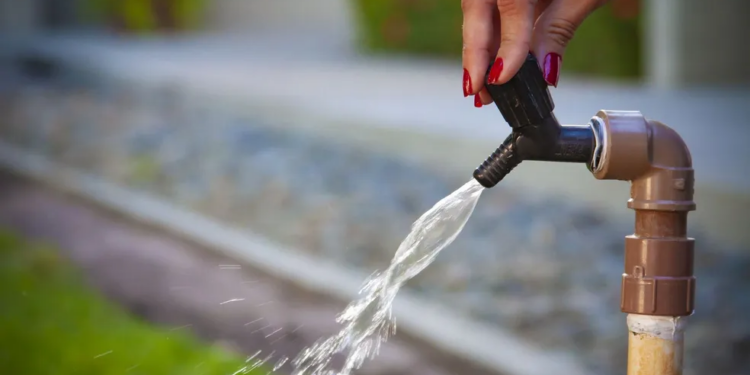 Caern trabalha para recuperar trecho de adutora que atende Upanema e áreas rurais