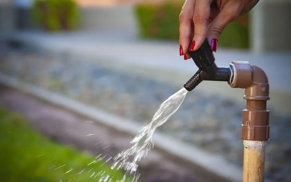 Caern trabalha para recuperar trecho de adutora que atende Upanema e áreas rurais