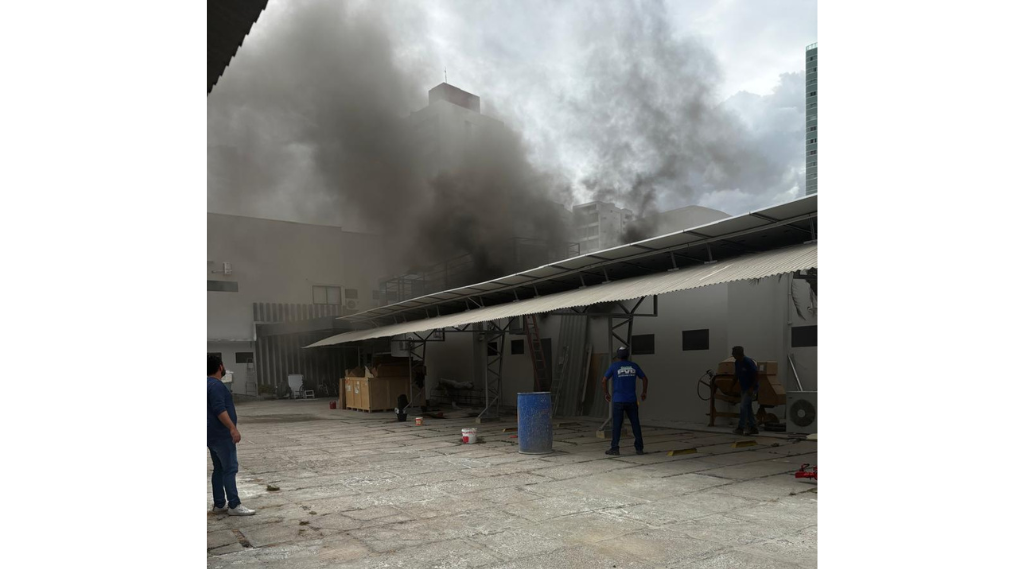 Princípio de incêndio provoca susto e evacuação em clínica no início da tarde desta segunda (22)