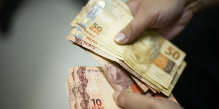 Caixa começa a pagar saldo do FGTS retido pelo saque-aniversário