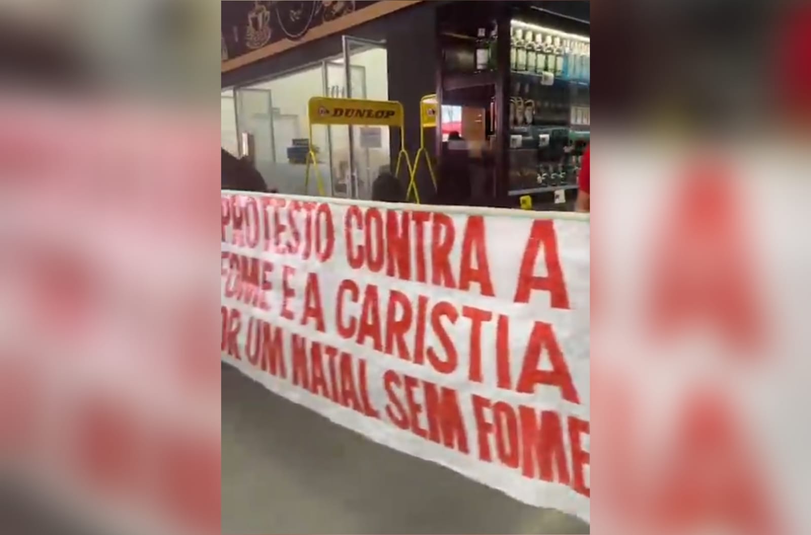 Membros de movimento social invadem supermercado em Natal