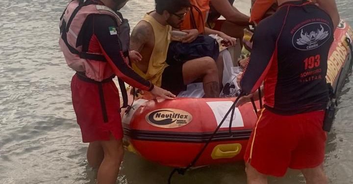 Bombeiros resgatam 18 pessoas após princípio de incêndio em embarcação turística em Natal