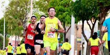 De pés descalços, Luciano Oliveira vence a Corrida de Santa Luzia