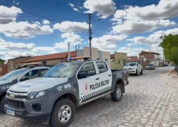 Jovem de 23 anos é morto a tiros enquanto almoçava com a família em Caraúbas