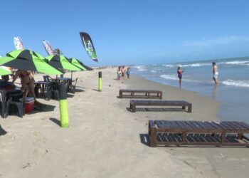 Veraneio lota praias de Tibau e aquece economia no litoral Norte