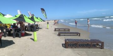 Veraneio lota praias de Tibau e aquece economia no litoral Norte