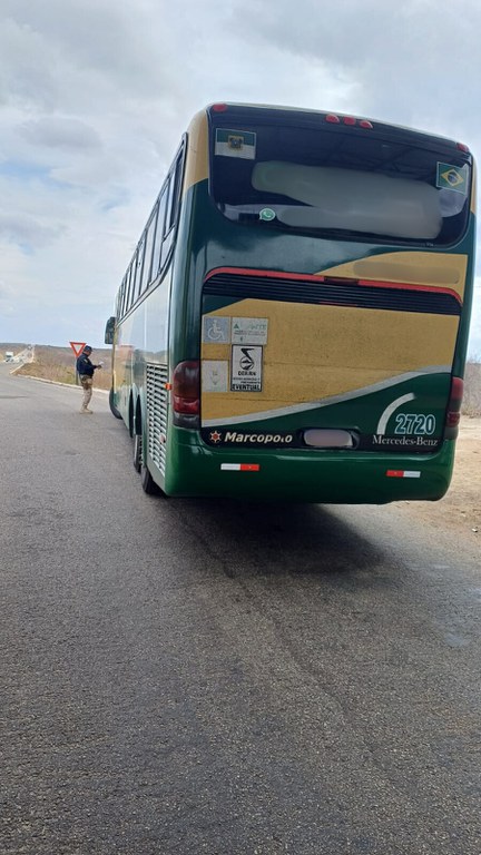 Motorista de ônibus é preso por uso de documento falso