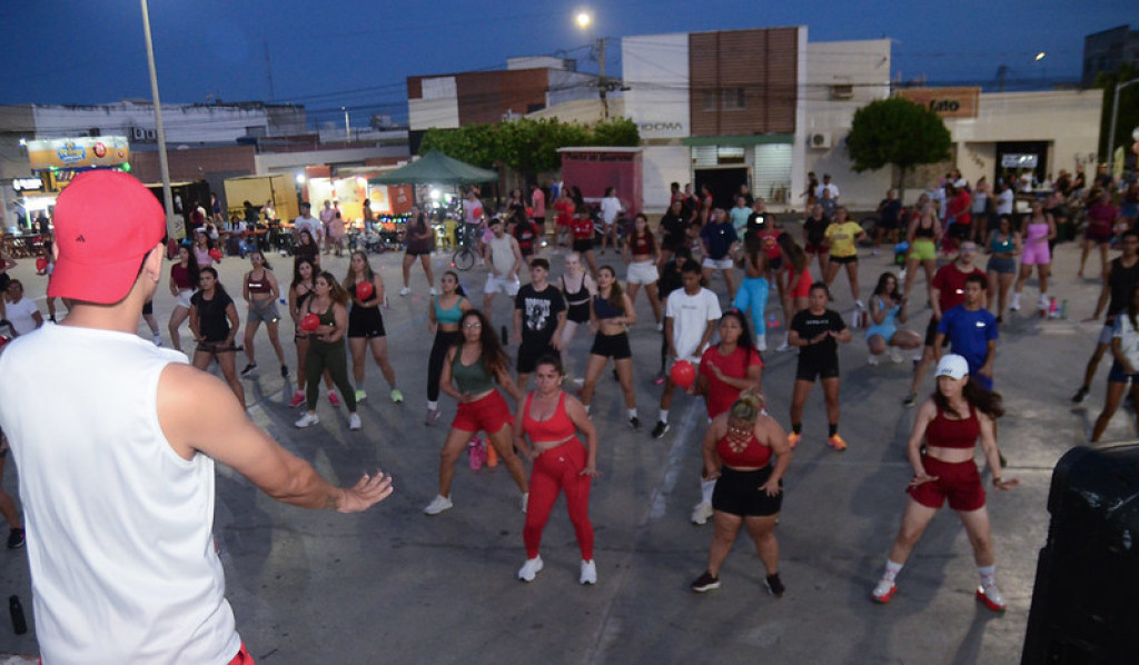 Aulas de dança retornam à Praça dos Patins nesta terça-feira em Mossoró